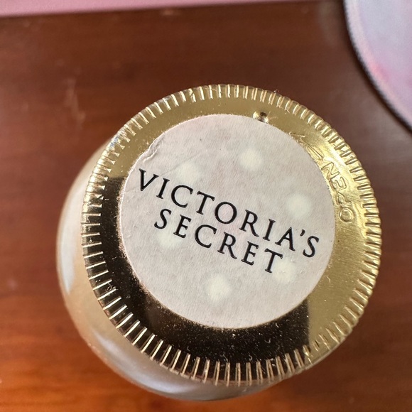 Victoria’s Secret Her Majesty’s Rose Perfumed Body Talc NEW Vintage - Picture 6 of 6